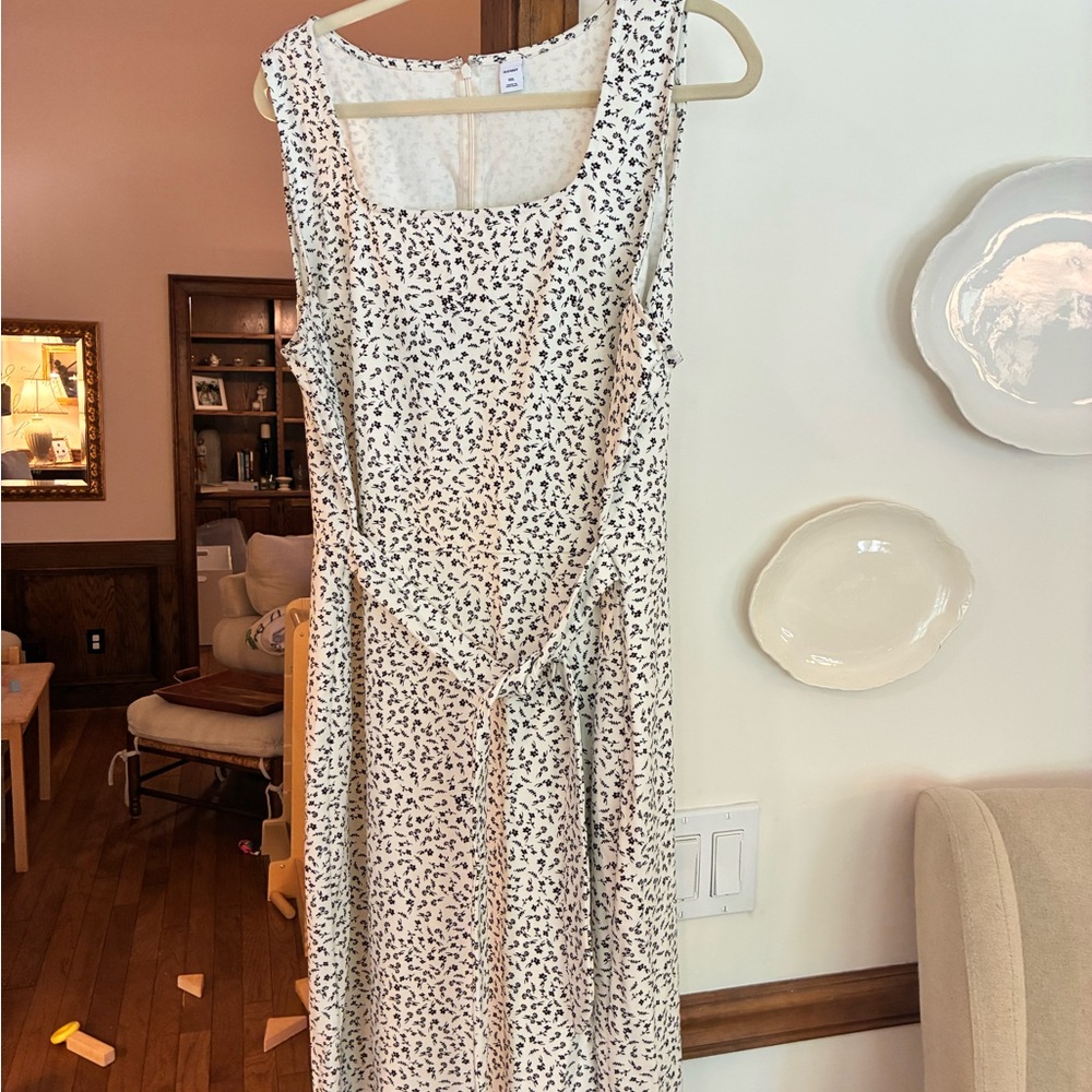 Old Navy black and white floral Sundress